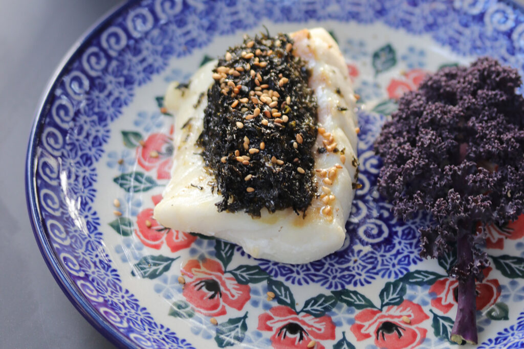 Recette Food4Good - Dos de cabillaud MSC aux algues nori, chou kale & sésame
