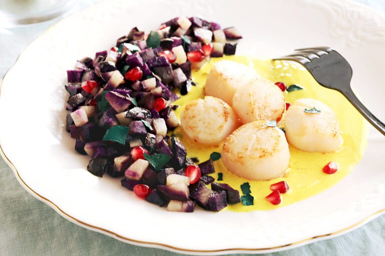 Recette Food4Good - Noix de Saint-Jacques MSC, sauce dorée au curcuma et pommes de terre Vitelotte