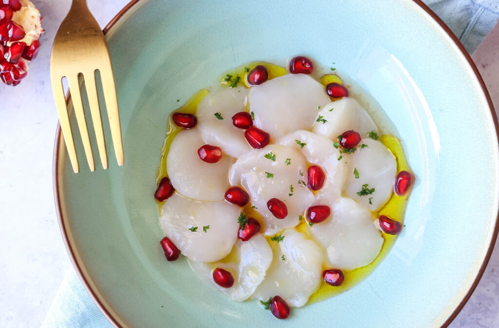 Recette Food4Good - Carpaccio de Saint-Jacques MSC à l’huile d’argan et grenade