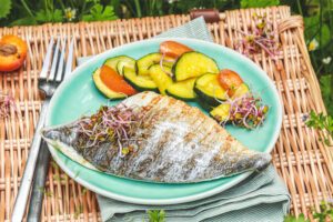 Recette Food4Good - Daurade royale bio grillée, courgettes au curry et graines germées