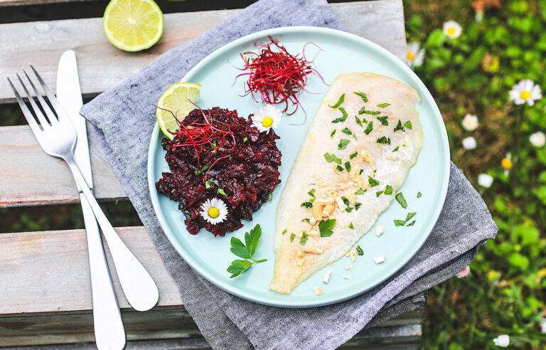 Recette Food4Good - Filet de Merlu MSC au four, caviar de betterave & noix de cajou
