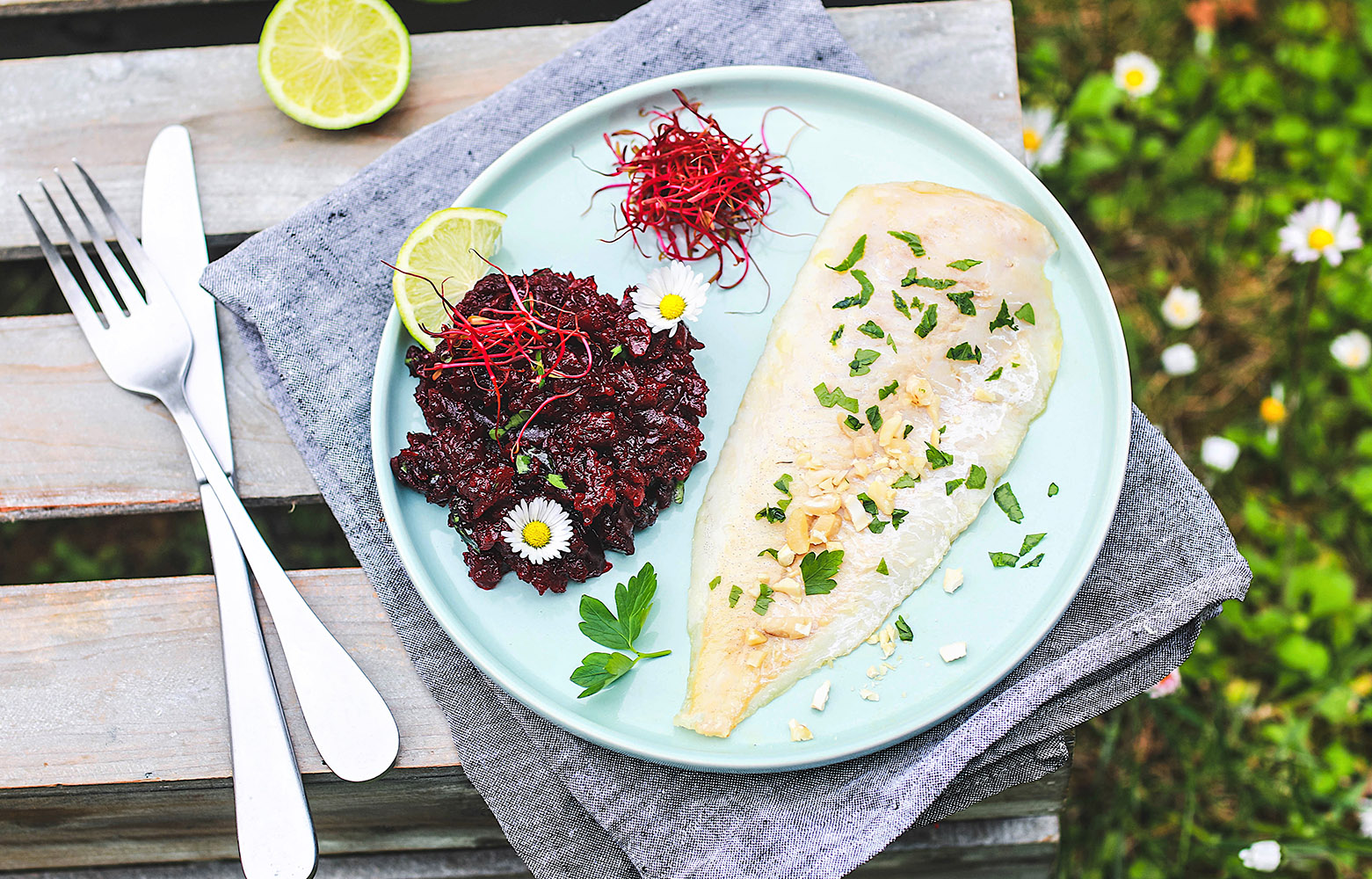 Recette Food4Good - Filet de Merlu MSC au four, caviar de betterave & noix de cajou