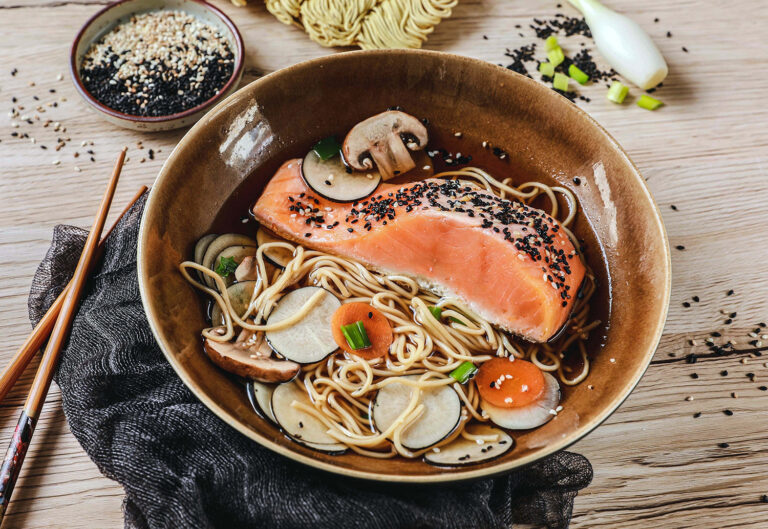 Recette Food4Good - Pavé de saumon bio et soupe de nouilles chinoises