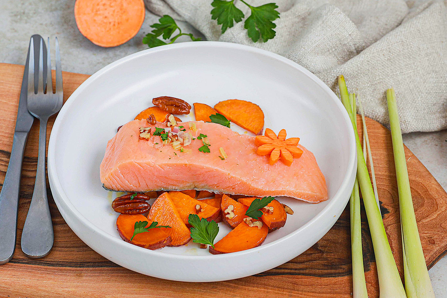 Recette Food4Good - Pavé de Saumon bio poché a la citronnelle, patate douce et noix de pécan