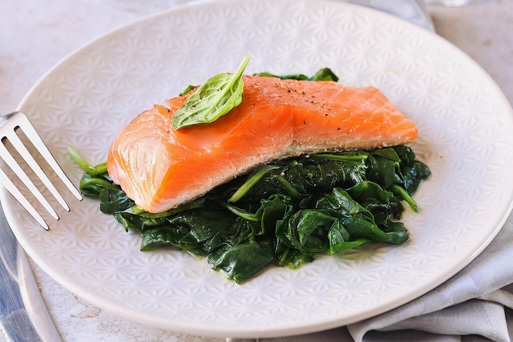Recette Food4Good - Pavé de Saumon sauvage mi-cuit, huile de lin et pousses d’épinards