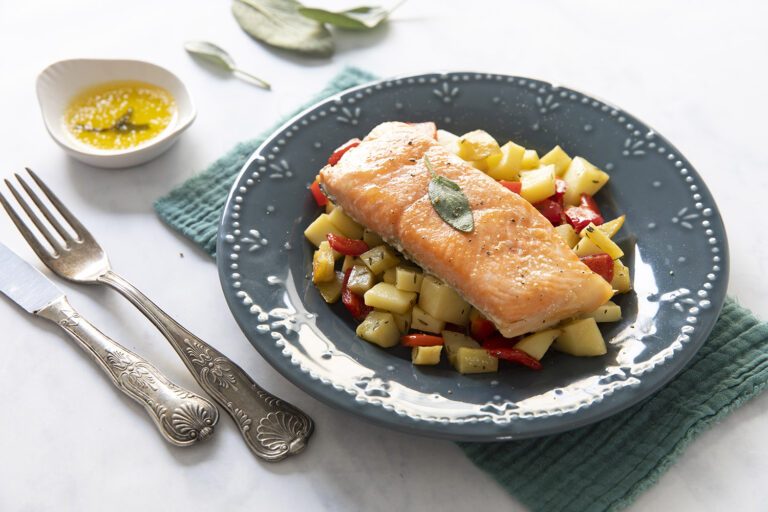 Recette Food4Good - Truite bio au beurre de sauge, poêlée pommes de terre et poivrons