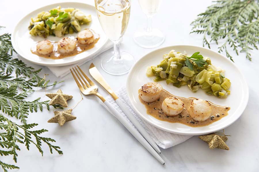 Recette Food4Good - Noix de Saint-Jacques MSC grillées à l’ail, fondue de poireaux au gingembre