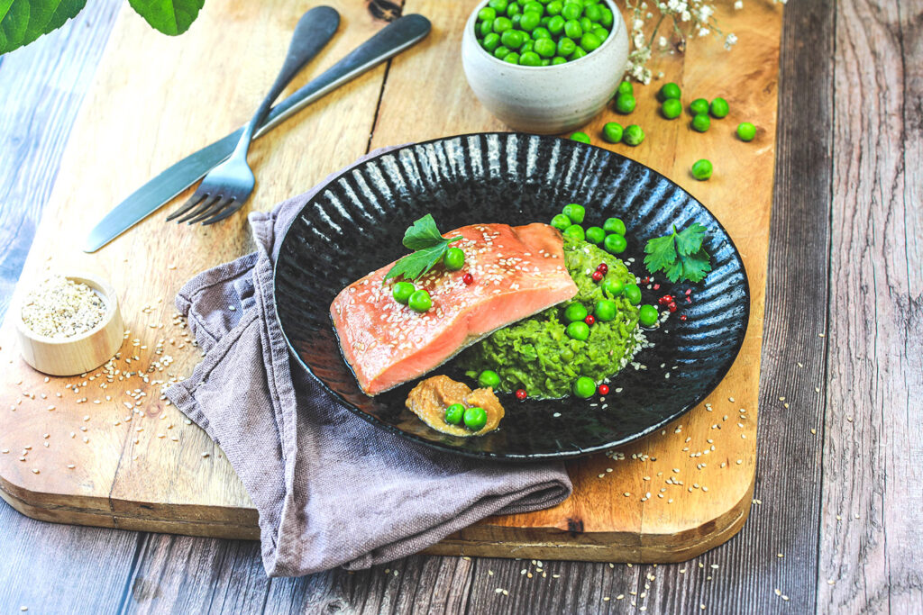 Recette Food4Good - Saumon sauvage MSC laqué au miso blanc et écrasé de petits pois