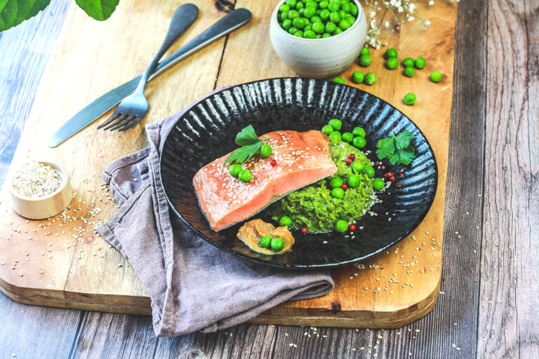 Recette Food4Good - Saumon sauvage MSC laqué au miso blanc et écrasé de petits pois