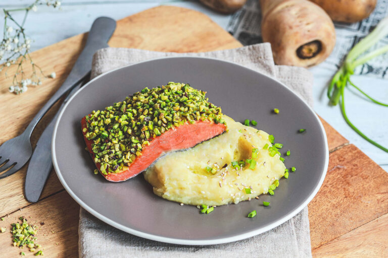 Recette Food4Good - Saumon sauvage en croûte de pistache, purée de panais et tahini