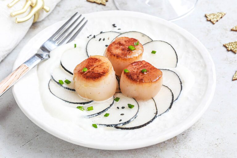 Recette Food4Good - Noix de St Jacques snackées, pétales de radis noir et fromage frais