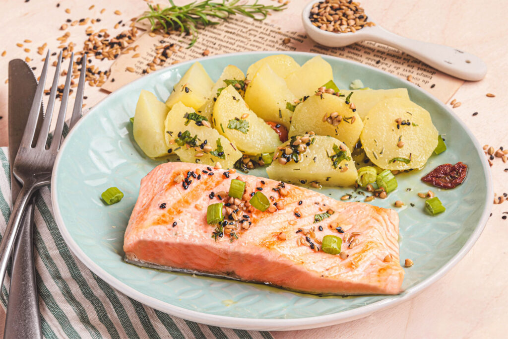 Pavé de Truite bio aux graines, pommes de terre aux herbes - Recette Food4Good