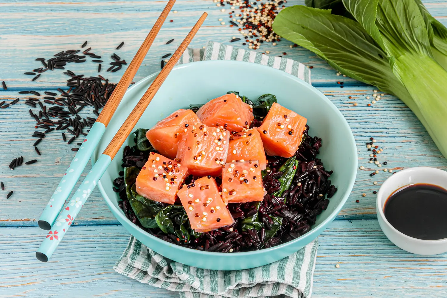 Recette Food4Good - Poké de Saumon bio mariné, riz noir et quinoa grillé